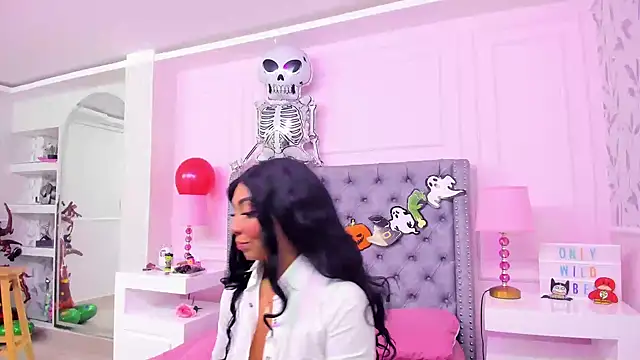 HaileeRoberts online show from October 21, 2025, 12:37 pm