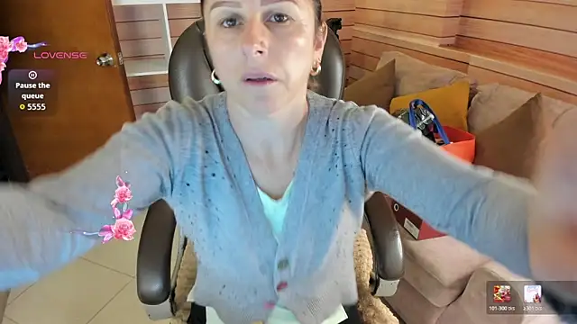 Victoria collins 1 online show from May 6, 2026, 10:52 am