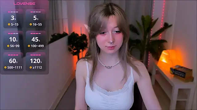 SaintGirl online show from February 25, 2025, 8:00 pm