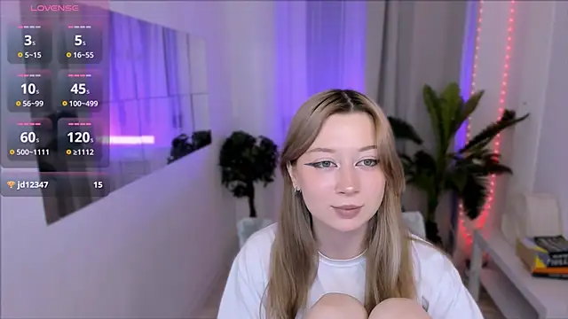SaintGirl online show from March 16, 2025, 12:01 am