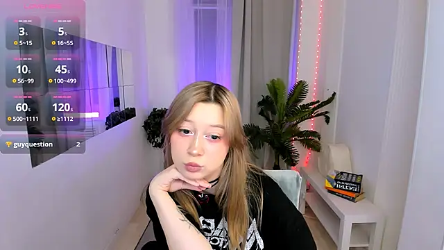 SaintGirl online show from March 12, 2025, 7:58 pm