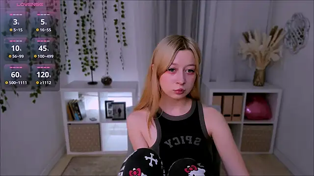 SaintGirl online show from February 21, 2025, 1:44 pm