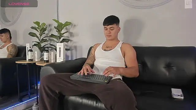 Cristopher strong online show from April 25, 2026, 2:14 pm