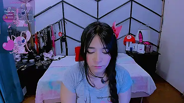 AlanaLuck online show from November 25, 2025, 7:25 pm