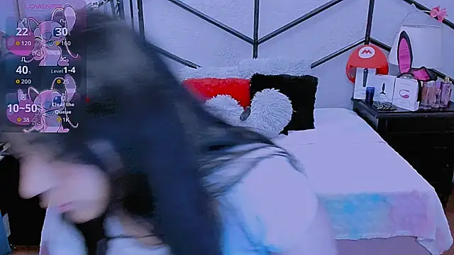 AlanaLuck online show from November 22, 2025, 7:24 pm