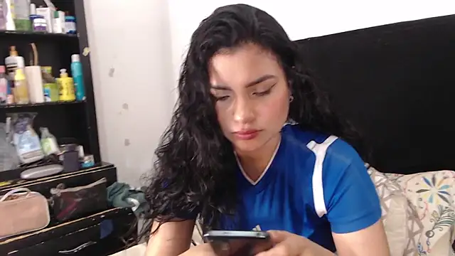 lolaa staars online show from February 8, 2025, 2:26 am