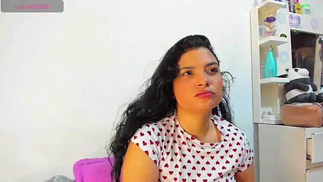 lolaa staars online show from April 23, 2026, 3:46 am