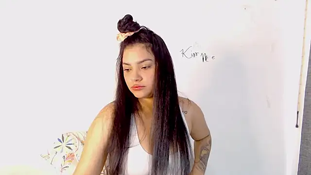 lolaa staars online show from March 15, 2025, 1:07 pm