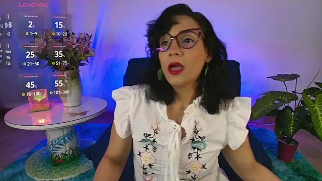 Elliee  online show from March 12, 2025, 7:14 pm