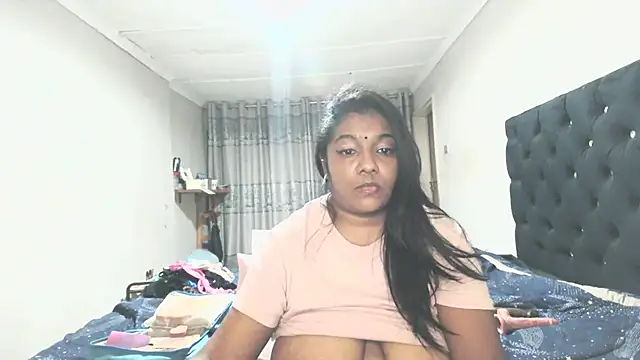 Snapshot of Indianmayaxoxo chatting on June 8, 2026, 4:40 pm Indianmayaxoxo online show from June 8, 2026, 4:40 pm