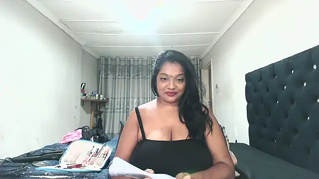 Snapshot of Indianmayaxoxo chatting on June 13, 2026, 8:12 am Indianmayaxoxo online show from June 13, 2026, 8:12 am