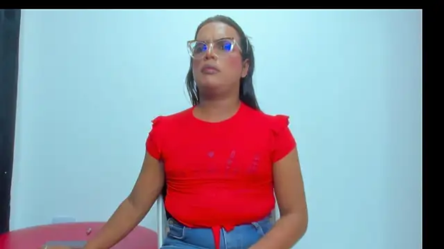 Snapshot of monsterdick_cessy22cm chatting on December 8, 2024, 1:30 am monsterdick cessy22cm online show from December 8, 2024, 1:30 am