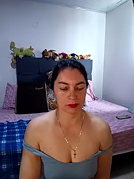 renata hot1 online show from October 3, 2025, 3:13 pm