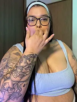 Snapshot of Apriilpeach_ chatting on October 27, 2025, 10:00 pm Apriilpeach online show from October 27, 2025, 10:00 pm