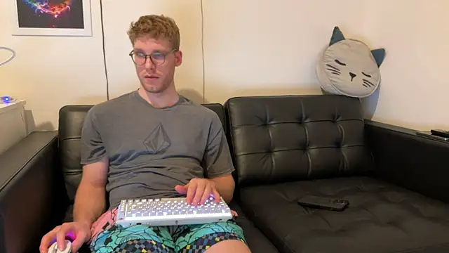 Snapshot of BlueEyedTallGuy94 chatting on December 23, 2024, 6:11 am BlueEyedTallGuy94 online show from December 23, 2024, 6:11 am