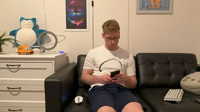 Snapshot of BlueEyedTallGuy94 chatting on December 14, 2024, 10:50 pm BlueEyedTallGuy94 online show from December 14, 2024, 10:50 pm