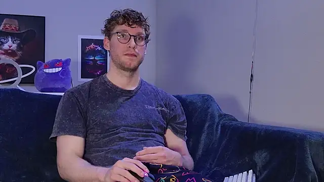 Snapshot of BlueEyedTallGuy94 chatting on October 29, 2025, 12:53 am BlueEyedTallGuy94 online show from October 29, 2025, 12:53 am