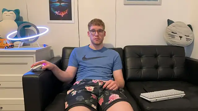 Snapshot of BlueEyedTallGuy94 chatting on December 20, 2024, 3:03 am BlueEyedTallGuy94 online show from December 20, 2024, 3:03 am