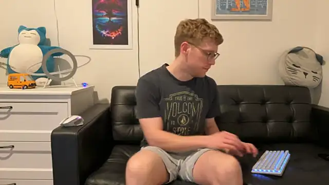 Snapshot of BlueEyedTallGuy94 chatting on December 31, 2024, 1:57 am BlueEyedTallGuy94 online show from December 31, 2024, 1:57 am