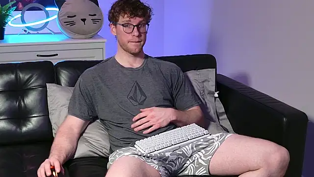 Snapshot of BlueEyedTallGuy94 chatting on November 11, 2025, 3:01 am BlueEyedTallGuy94 online show from November 11, 2025, 3:01 am