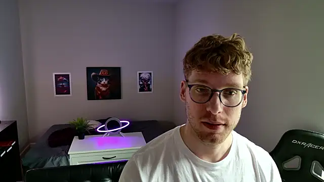 Snapshot of BlueEyedTallGuy94 chatting on February 18, 2026, 7:43 pm BlueEyedTallGuy94 online show from February 18, 2026, 7:43 pm