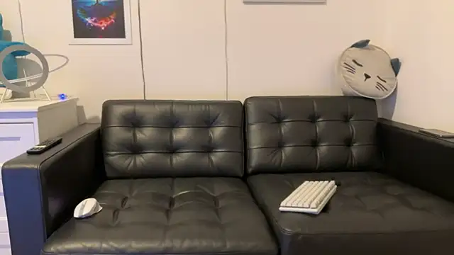 Snapshot of BlueEyedTallGuy94 chatting on December 27, 2024, 2:47 am BlueEyedTallGuy94 online show from December 27, 2024, 2:47 am