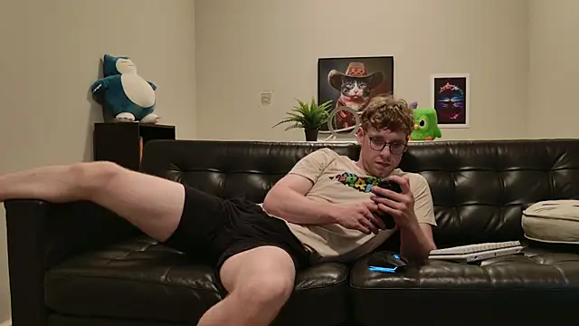 Snapshot of BlueEyedTallGuy94 chatting on September 19, 2025, 1:53 am BlueEyedTallGuy94 online show from September 19, 2025, 1:53 am