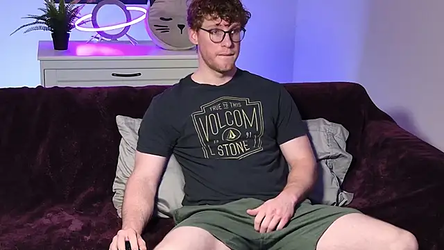 Snapshot of BlueEyedTallGuy94 chatting on November 18, 2025, 3:10 am BlueEyedTallGuy94 online show from November 18, 2025, 3:10 am