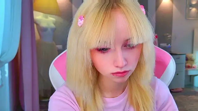 b4by LoL1 online show from February 8, 2026, 10:24 am