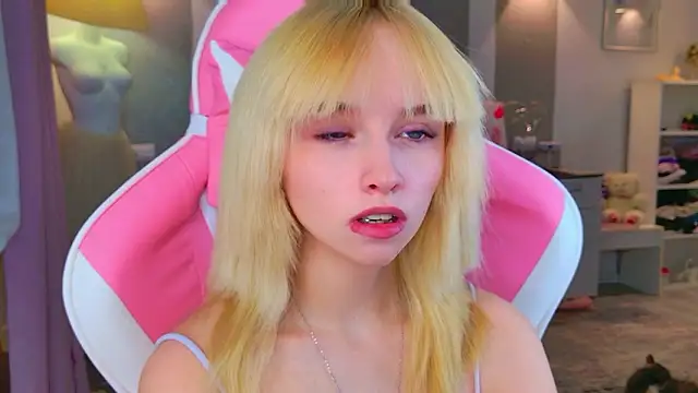 b4by LoL1 online show from February 9, 2026, 1:20 pm