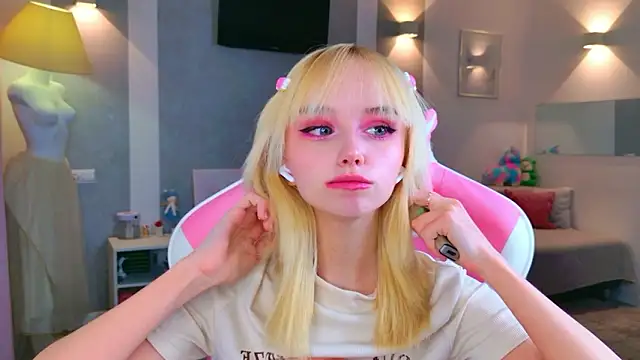 b4by LoL1 online show from February 22, 2026, 2:41 pm