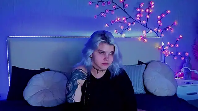 JoannLowe online show from September 30, 2025, 8:15 pm