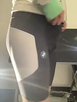 Snapshot of MiamiBang chatting on December 15, 2024, 6:15 pm MiamiBang online show from December 15, 2024, 6:15 pm