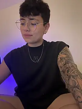 Ashley Chriss online show from March 1, 2025, 6:24 am