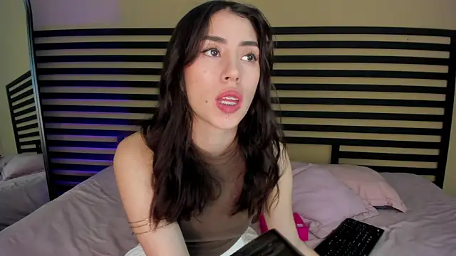 Catyloves online show from November 8, 2025, 9:40 pm