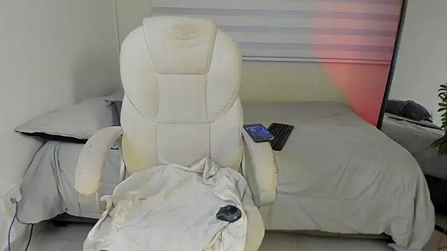 Catyloves online show from December 20, 2025, 10:23 pm