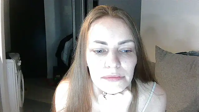 Snapshot of AnnaDiamond1 chatting on July 11, 2026, 10:32 pm AnnaDiamond1 online show from July 11, 2026, 10:32 pm