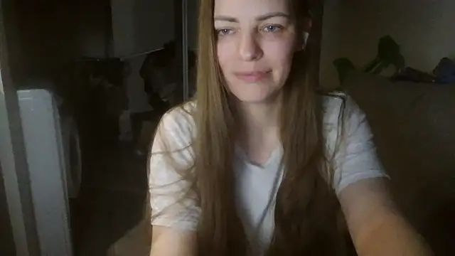 Snapshot of AnnaDiamond1 chatting on May 13, 2026, 10:17 pm AnnaDiamond1 online show from May 13, 2026, 10:17 pm