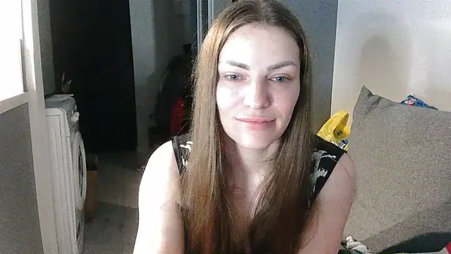 Snapshot of AnnaDiamond1 chatting on July 4, 2026, 9:41 pm AnnaDiamond1 online show from July 4, 2026, 9:41 pm