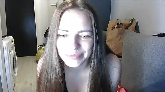 Snapshot of AnnaDiamond1 chatting on August 6, 2026, 9:43 pm AnnaDiamond1 online show from August 6, 2026, 9:43 pm