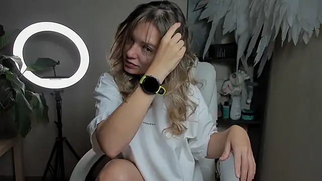 foxy blond online show from September 15, 2025, 12:11 am