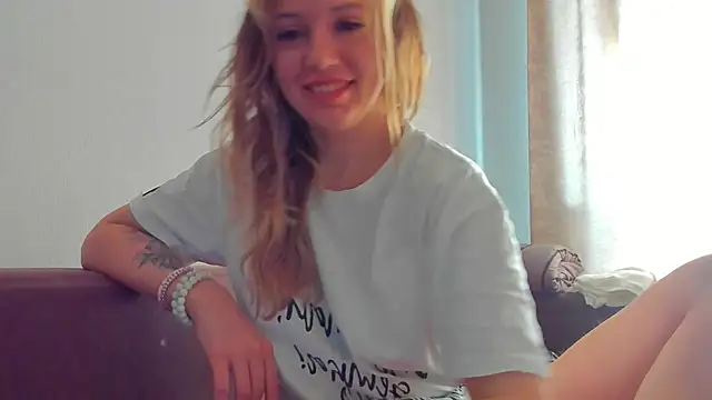 foxy blond online show from April 30, 2026, 12:50 am