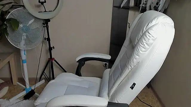 foxy blond online show from September 10, 2025, 12:09 am