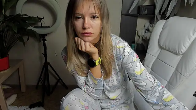 foxy blond online show from September 18, 2025, 12:13 am