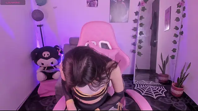 cami mila9 online show from October 15, 2025, 8:06 pm