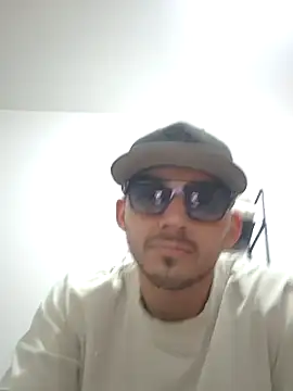 kevinsito1 online show from May 27, 2026, 10:39 pm