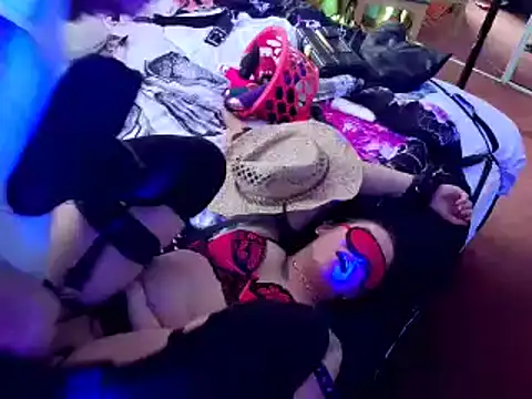 KRYZTALYNXXX online show from January 1, 2025, 5:11 pm