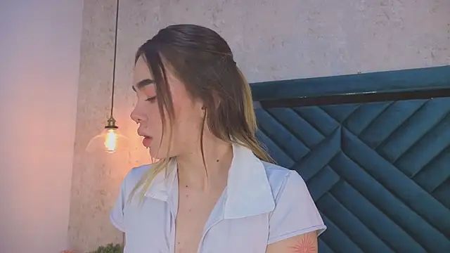 Lucy Vega online show from September 13, 2025, 4:01 am