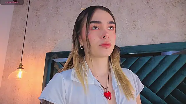 Lucy Vega online show from October 4, 2025, 4:36 am