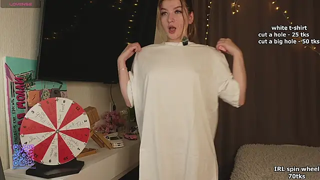 sarahUwU online show from October 13, 2025, 3:41 am